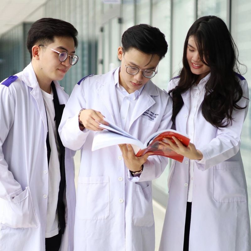 Sinh viên y khoa cũng cần trang phục này